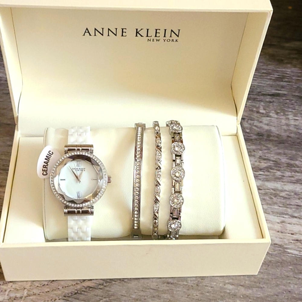 BNWT Anne Klein of New York watch and bracelet set